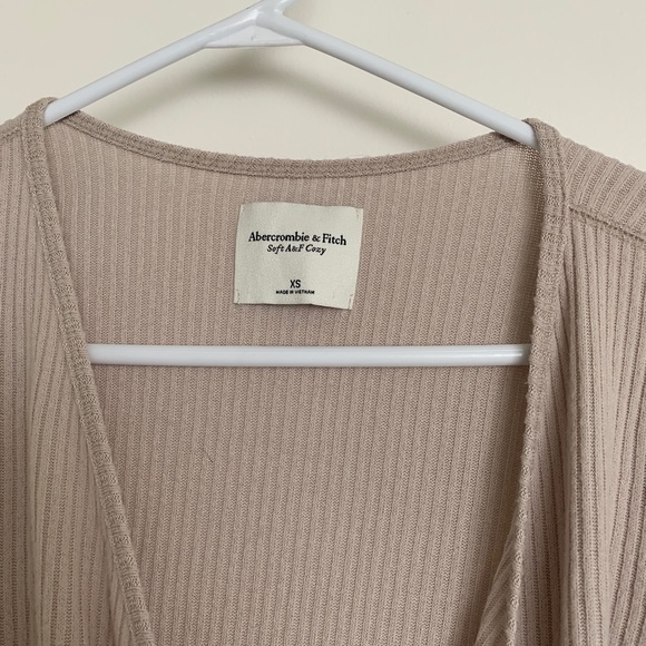 A&F wrap top - Picture 2 of 2